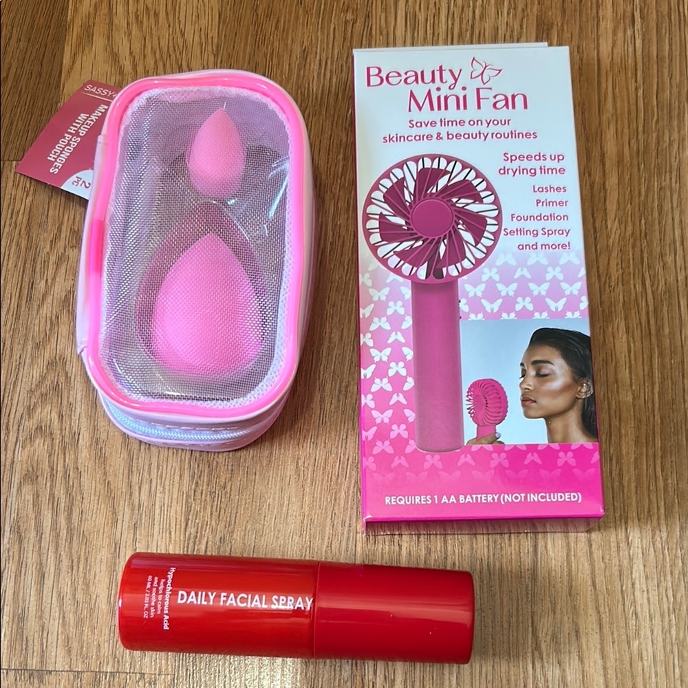 Beauty Mini Fan and Daily Facial Spray Set - Pink and Red